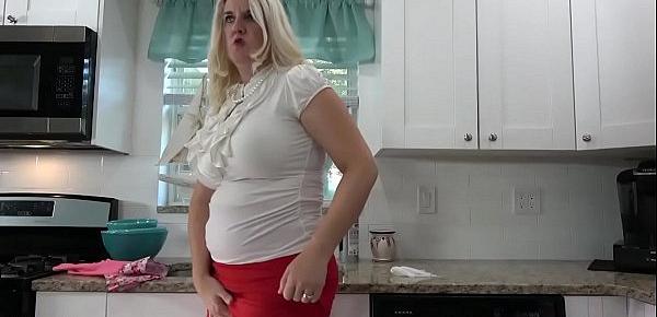 American milf Anna Moore will show you whats for dinner